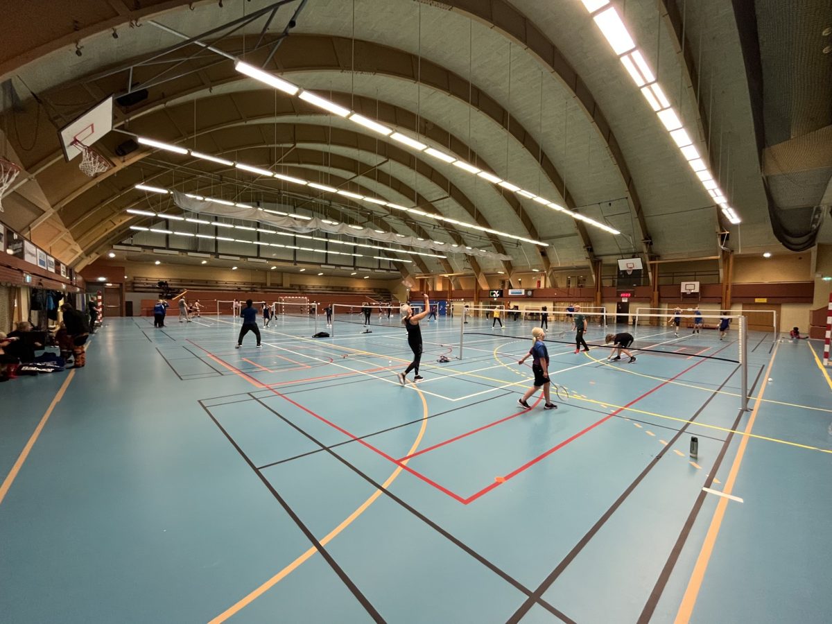 Spelare under träning i hallen
